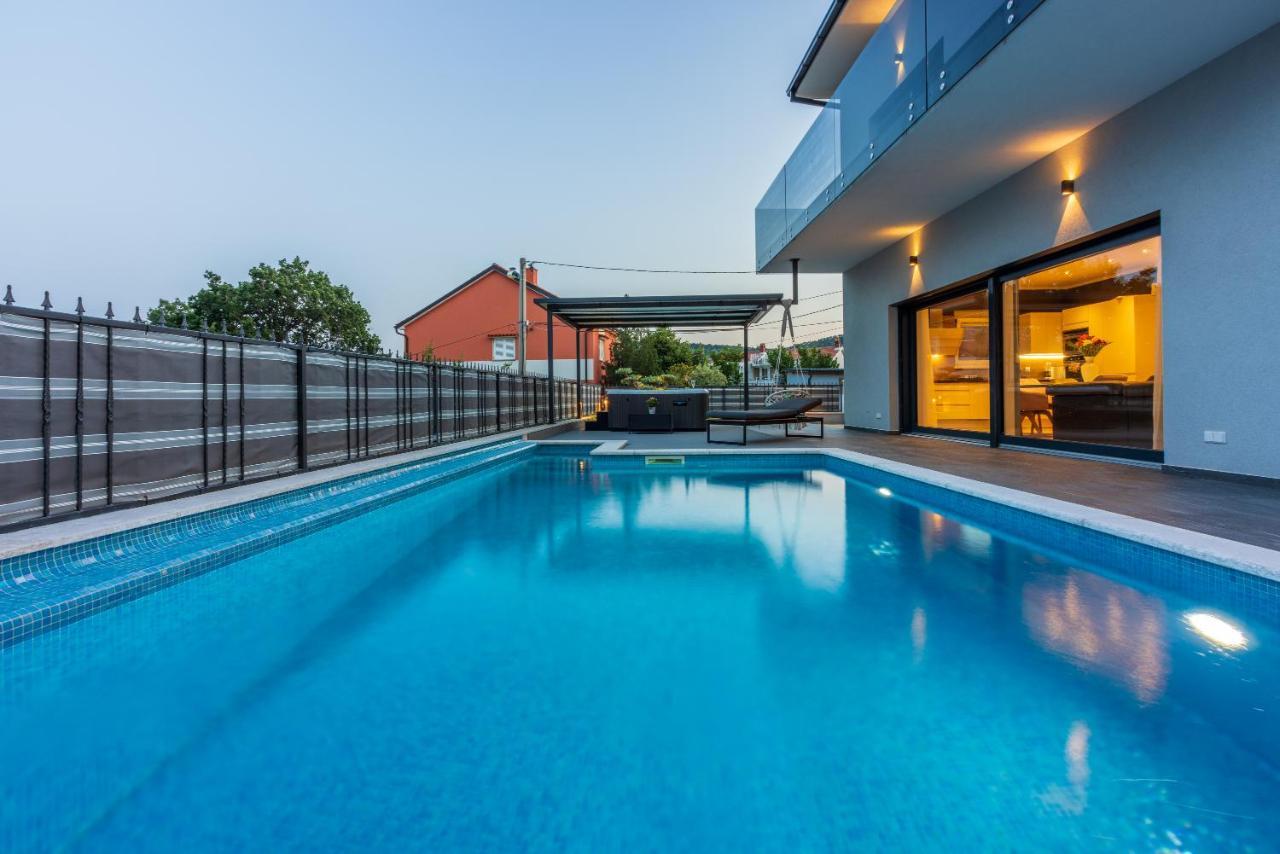 Villa Saric Bribir  Luaran gambar